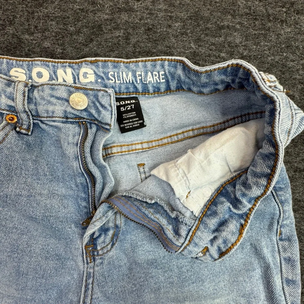 S.O.N.G. Slim Flare Jeans Women‎ 5/27 Light Wash Rhinestone Slit Hem